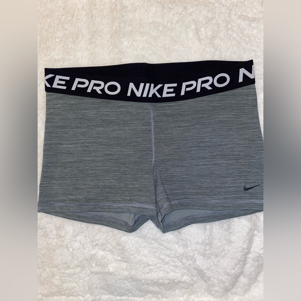 ✨Nike pro spandex shorts✨